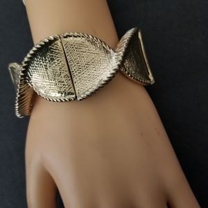 *Chico’s Gold Tone Stretch Cord Bracelet